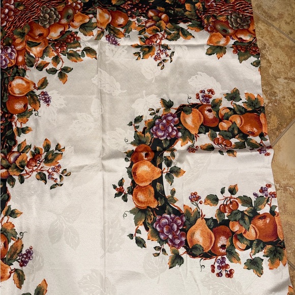 Thanksgiving Tablecloths Set of 2 - Picture 8 of 14